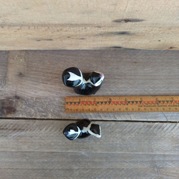 Vintage 1950s Mommy Skunk and Baby Salt and Pepper Shakers By Hagen Renaker - Picture 11 of 11